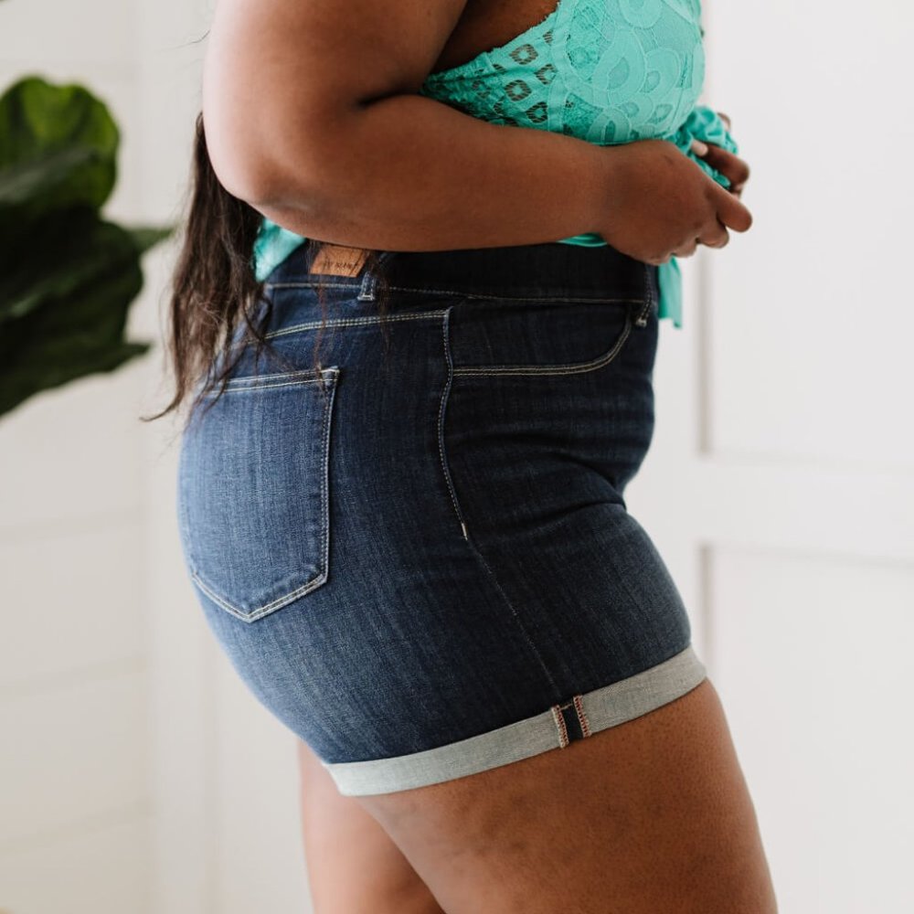 Judy Blue Carry On Full Size Cuffed Pull-On Shorts - Picture 2 of 10